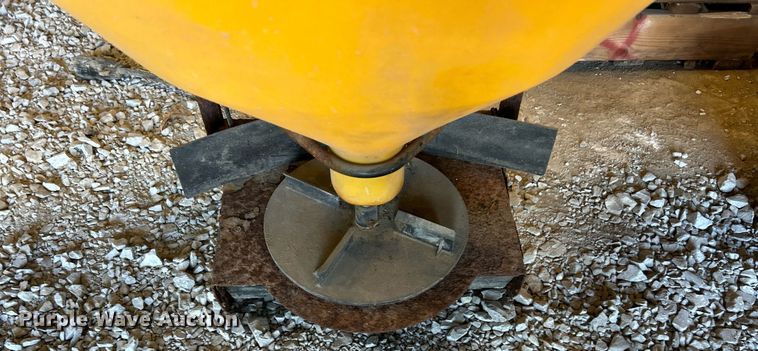 image for item EK8283 SnowEx (2) SnowEx spreaders