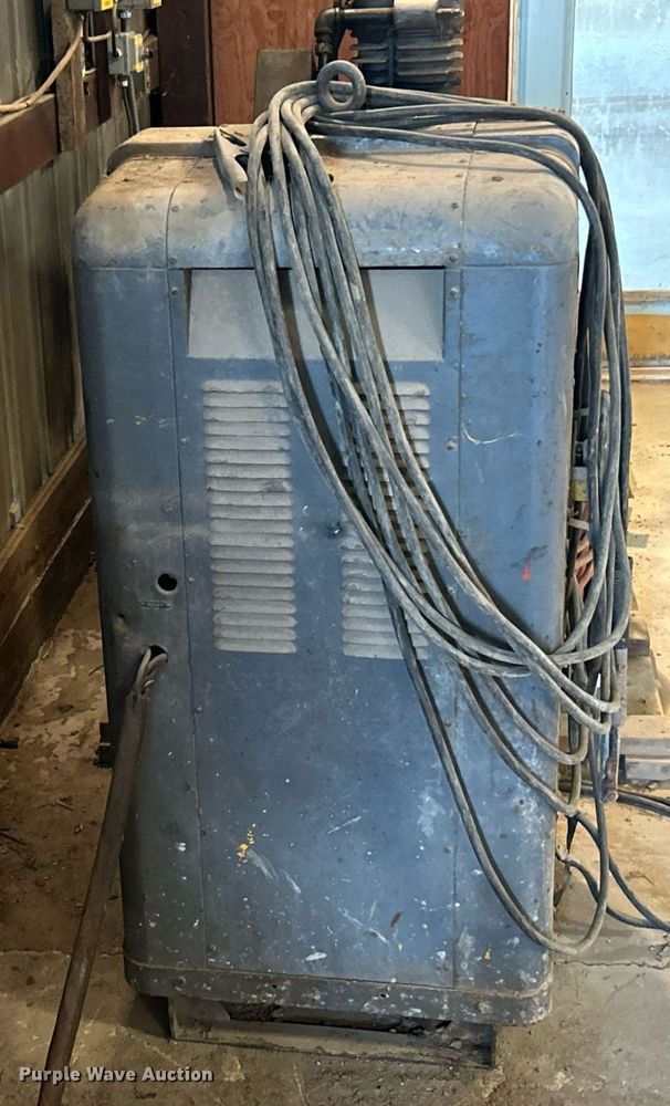 image for item EK8289 Hobart RS-304 welder