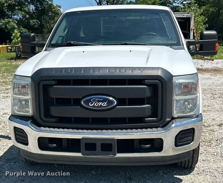 image for item EK8307 2015 Ford F250 Super Duty XL SuperCab pickup truck cab and chassis