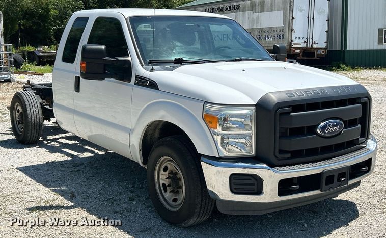 image for item EK8307 2015 Ford F250 Super Duty XL SuperCab pickup truck cab and chassis