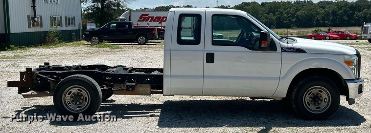 image for item EK8307 2015 Ford F250 Super Duty XL SuperCab pickup truck cab and chassis