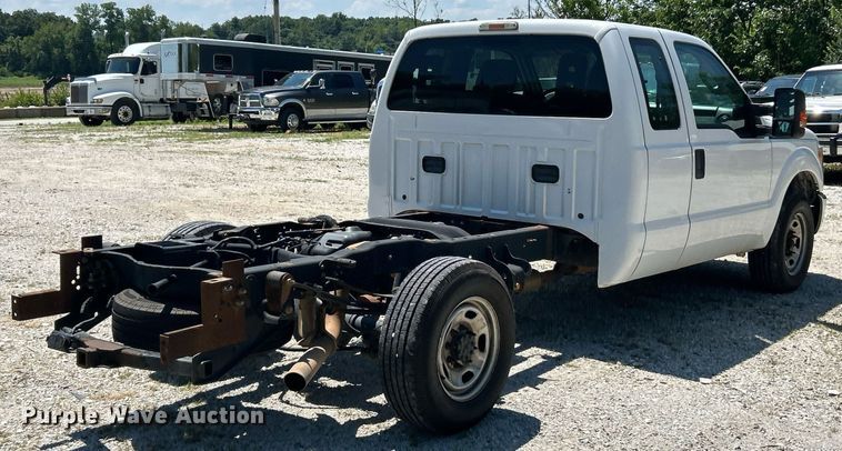 image for item EK8307 2015 Ford F250 Super Duty XL SuperCab pickup truck cab and chassis