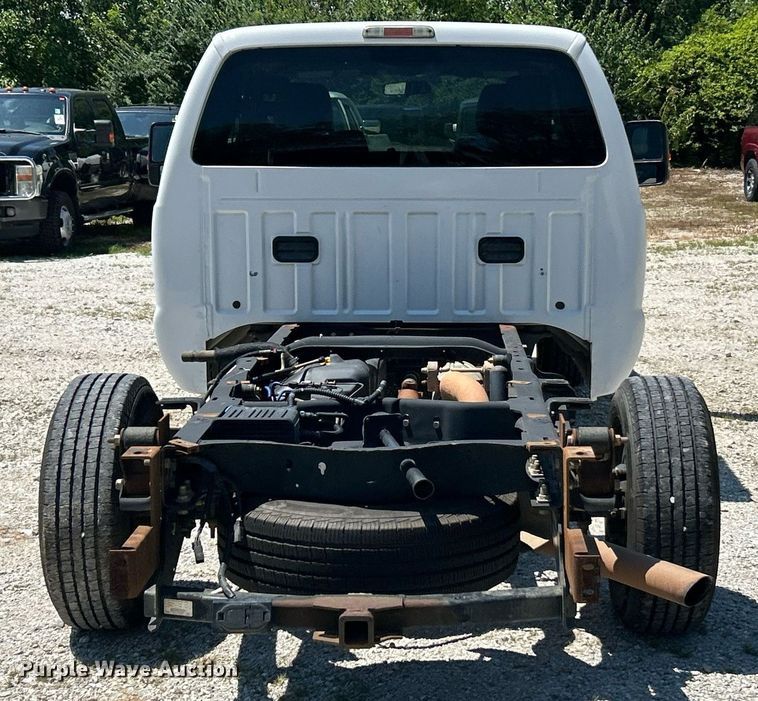 image for item EK8307 2015 Ford F250 Super Duty XL SuperCab pickup truck cab and chassis