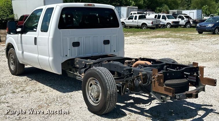 image for item EK8307 2015 Ford F250 Super Duty XL SuperCab pickup truck cab and chassis
