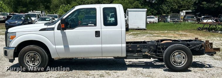 image for item EK8307 2015 Ford F250 Super Duty XL SuperCab pickup truck cab and chassis