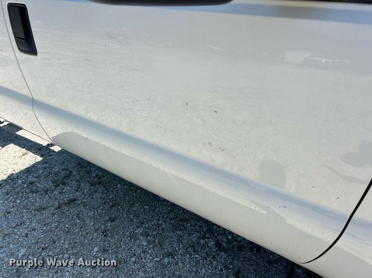 image for item EK8307 2015 Ford F250 Super Duty XL SuperCab pickup truck cab and chassis