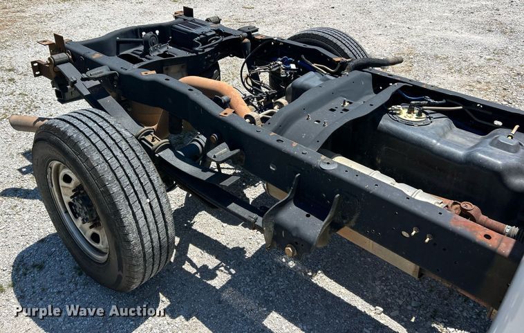 image for item EK8307 2015 Ford F250 Super Duty XL SuperCab pickup truck cab and chassis