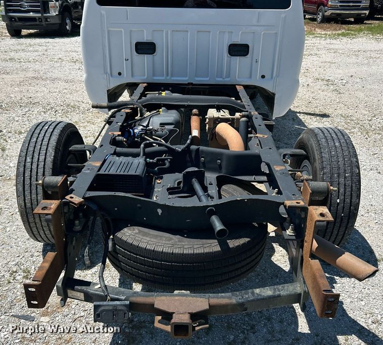 image for item EK8307 2015 Ford F250 Super Duty XL SuperCab pickup truck cab and chassis