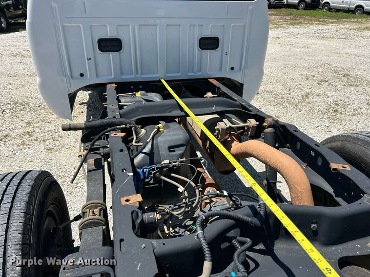 image for item EK8307 2015 Ford F250 Super Duty XL SuperCab pickup truck cab and chassis