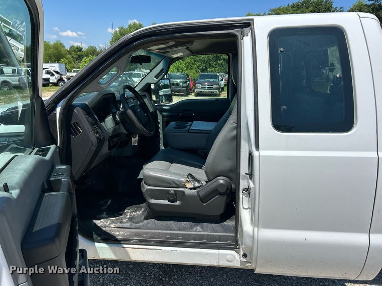 image for item EK8307 2015 Ford F250 Super Duty XL SuperCab pickup truck cab and chassis