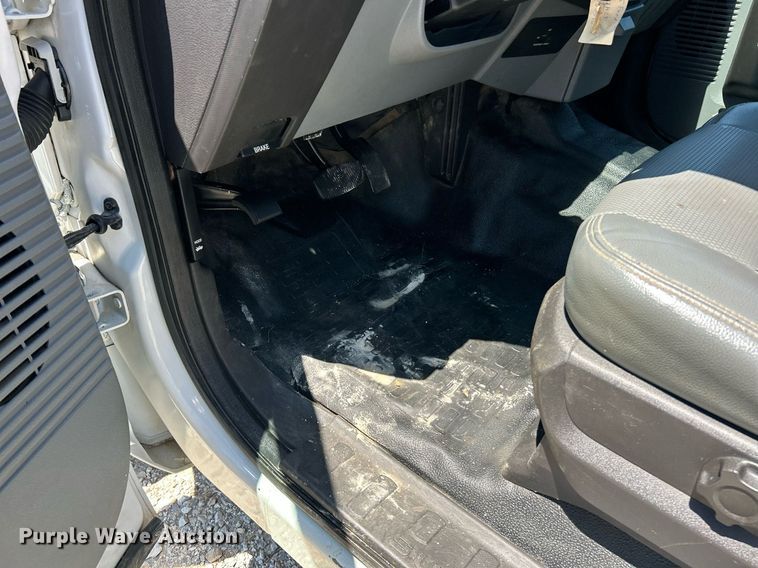 image for item EK8307 2015 Ford F250 Super Duty XL SuperCab pickup truck cab and chassis