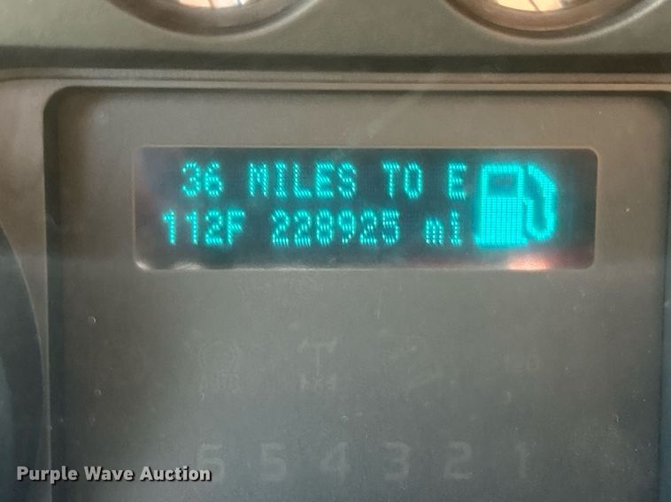 image for item EK8307 2015 Ford F250 Super Duty XL SuperCab pickup truck cab and chassis