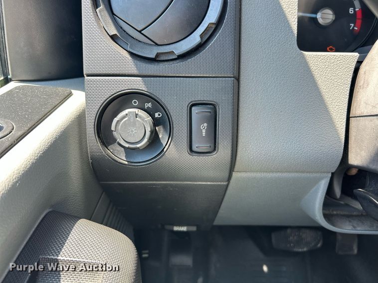 image for item EK8307 2015 Ford F250 Super Duty XL SuperCab pickup truck cab and chassis