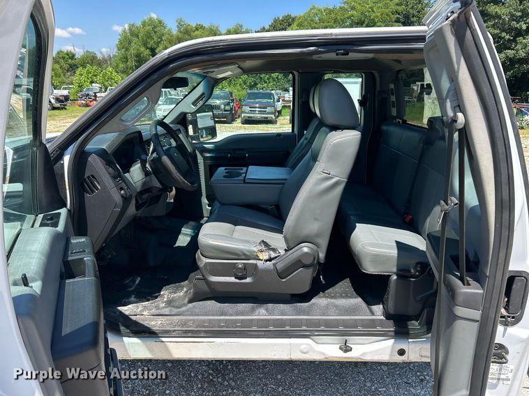 image for item EK8307 2015 Ford F250 Super Duty XL SuperCab pickup truck cab and chassis