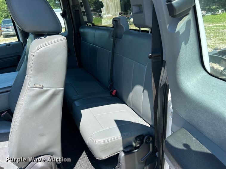 image for item EK8307 2015 Ford F250 Super Duty XL SuperCab pickup truck cab and chassis