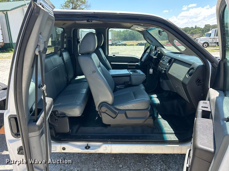 image for item EK8307 2015 Ford F250 Super Duty XL SuperCab pickup truck cab and chassis