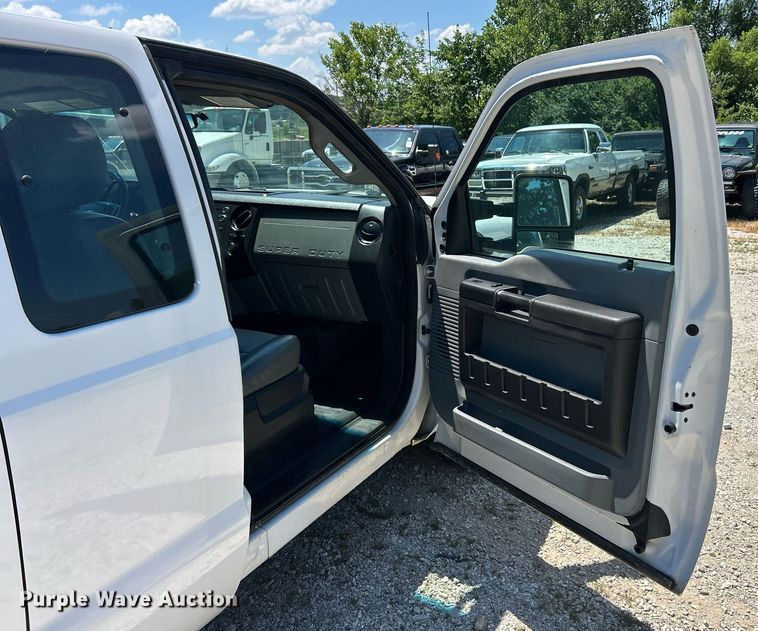 image for item EK8307 2015 Ford F250 Super Duty XL SuperCab pickup truck cab and chassis