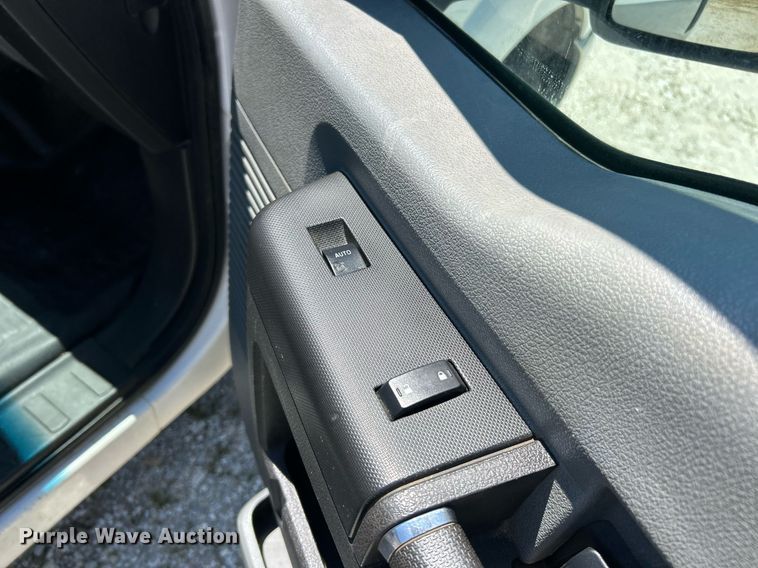 image for item EK8307 2015 Ford F250 Super Duty XL SuperCab pickup truck cab and chassis