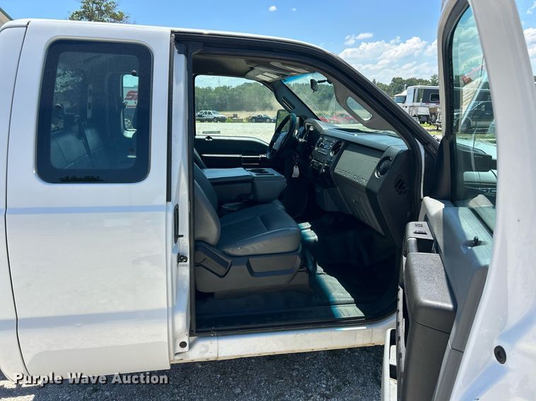 image for item EK8307 2015 Ford F250 Super Duty XL SuperCab pickup truck cab and chassis