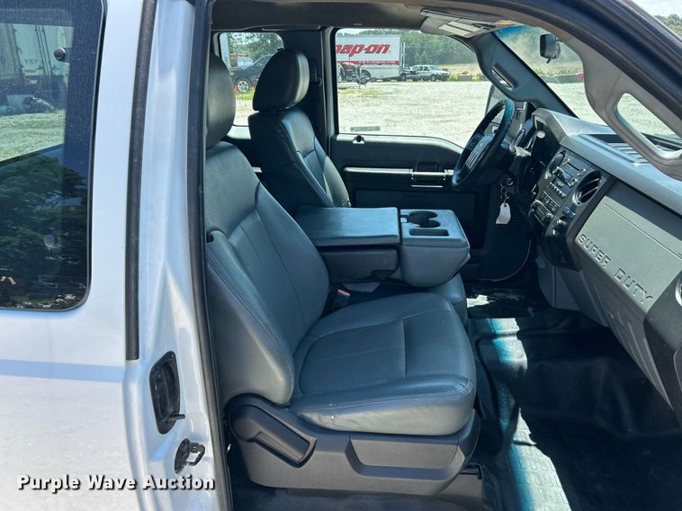 image for item EK8307 2015 Ford F250 Super Duty XL SuperCab pickup truck cab and chassis