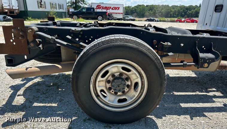 image for item EK8307 2015 Ford F250 Super Duty XL SuperCab pickup truck cab and chassis