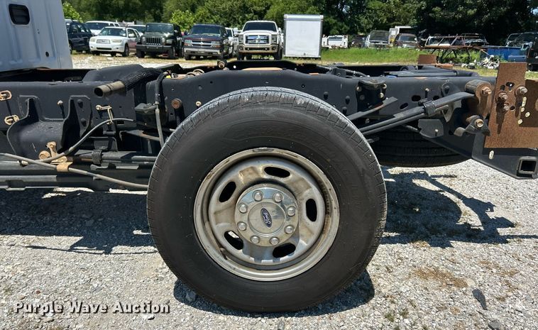 image for item EK8307 2015 Ford F250 Super Duty XL SuperCab pickup truck cab and chassis