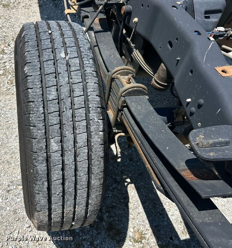 image for item EK8307 2015 Ford F250 Super Duty XL SuperCab pickup truck cab and chassis