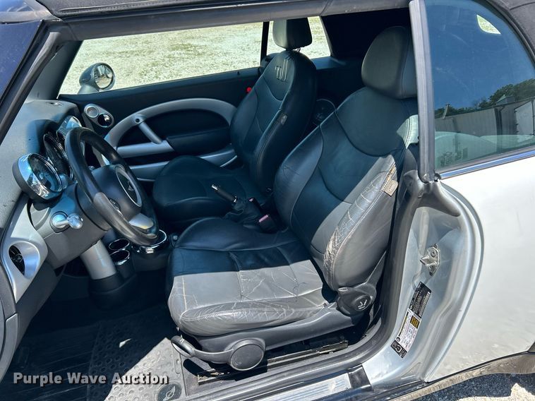 image for item EK8310 2005 Mini Cooper convertible