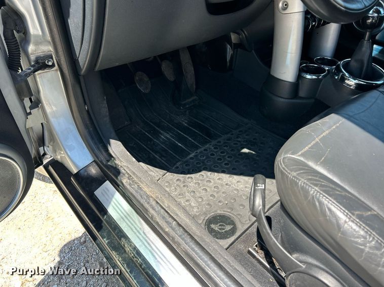 image for item EK8310 2005 Mini Cooper convertible