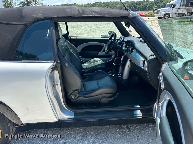 image for item EK8310 2005 Mini Cooper convertible