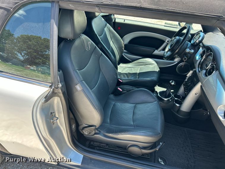 image for item EK8310 2005 Mini Cooper convertible