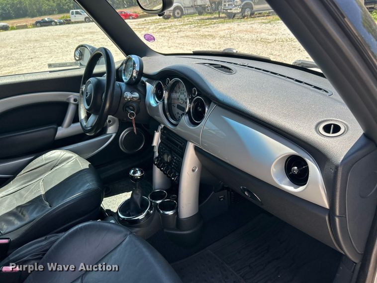 image for item EK8310 2005 Mini Cooper convertible