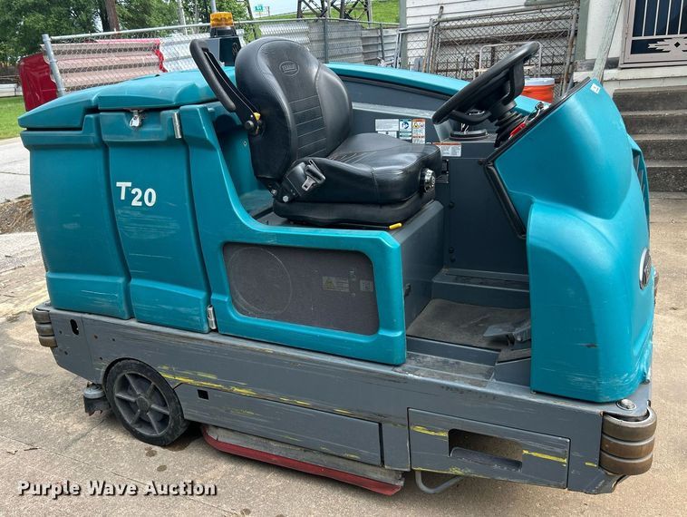 image for item EK8333 Tennant T20 floor scrubber