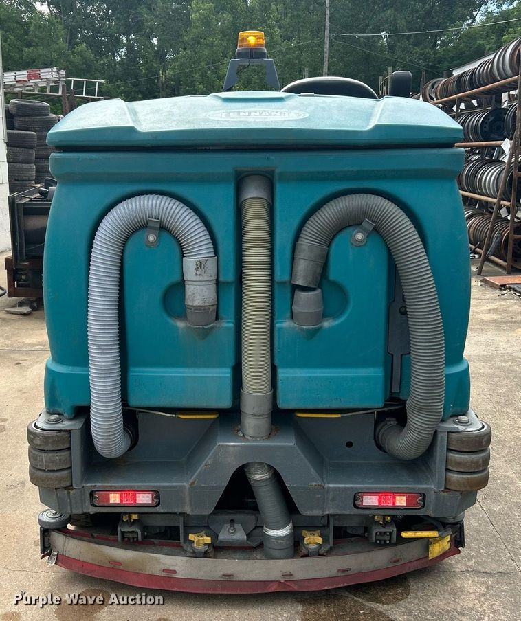 image for item EK8333 Tennant T20 floor scrubber