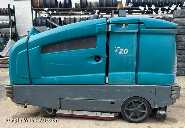 image for item EK8333 Tennant T20 floor scrubber