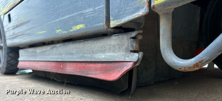 image for item EK8333 Tennant T20 floor scrubber