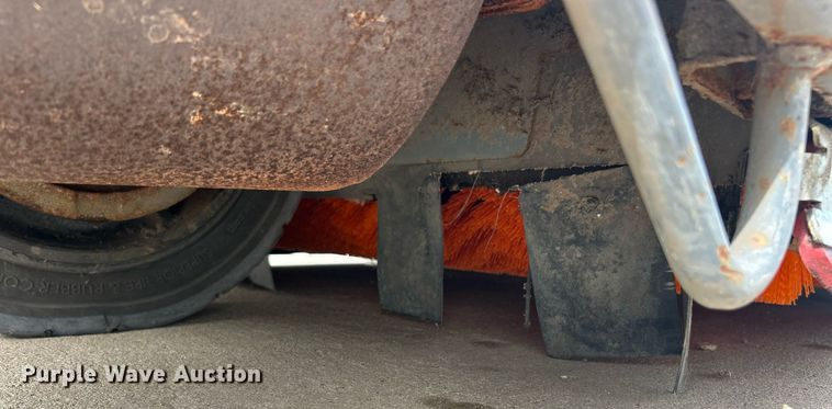 image for item EK8333 Tennant T20 floor scrubber