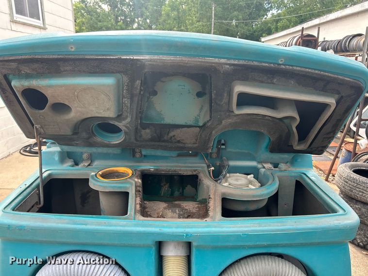 image for item EK8333 Tennant T20 floor scrubber