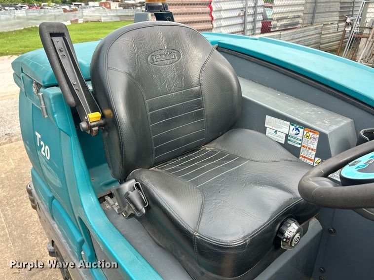 image for item EK8333 Tennant T20 floor scrubber