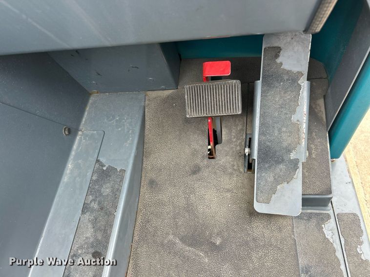 image for item EK8333 Tennant T20 floor scrubber