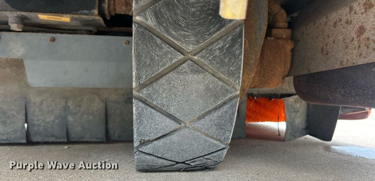 image for item EK8333 Tennant T20 floor scrubber