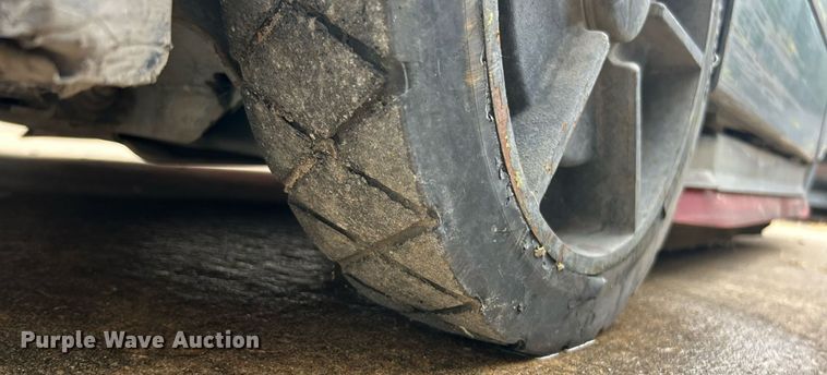 image for item EK8333 Tennant T20 floor scrubber