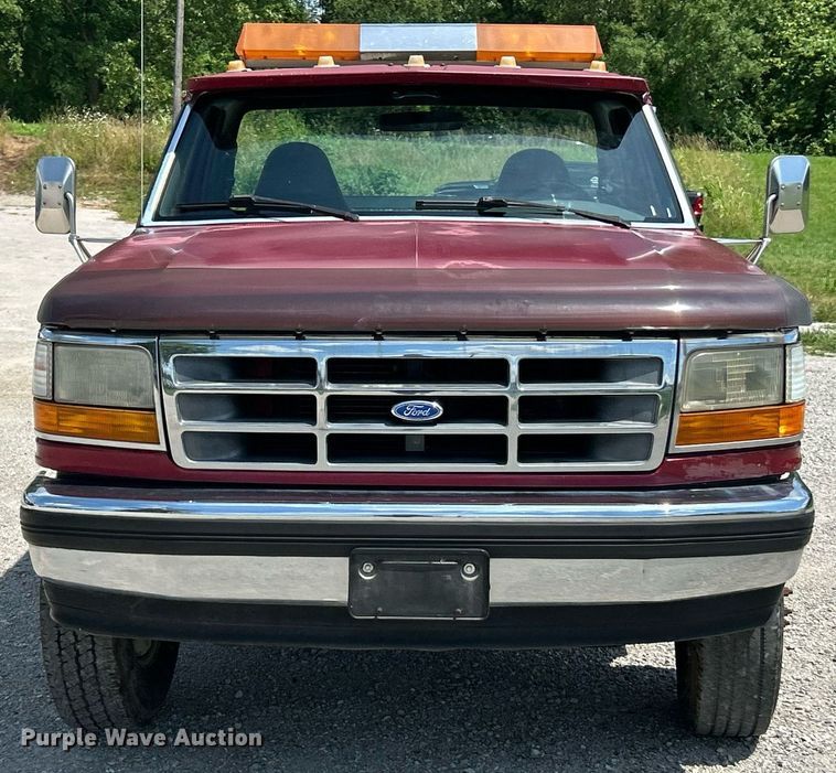 image for item EK8334 1993 Ford F450 Super Duty rollback truck