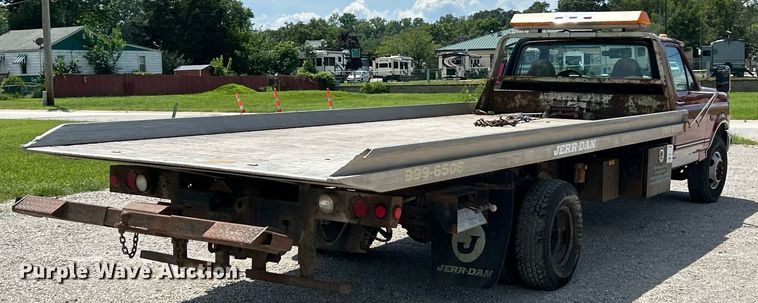 image for item EK8334 1993 Ford F450 Super Duty rollback truck