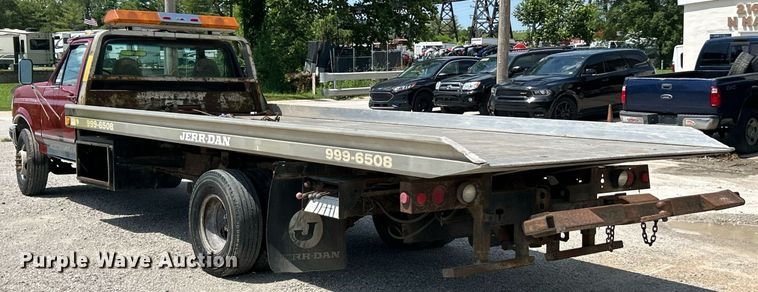 image for item EK8334 1993 Ford F450 Super Duty rollback truck