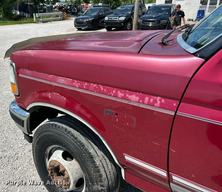 image for item EK8334 1993 Ford F450 Super Duty rollback truck