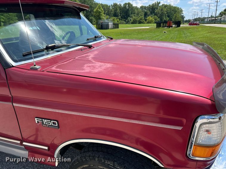 image for item EK8334 1993 Ford F450 Super Duty rollback truck