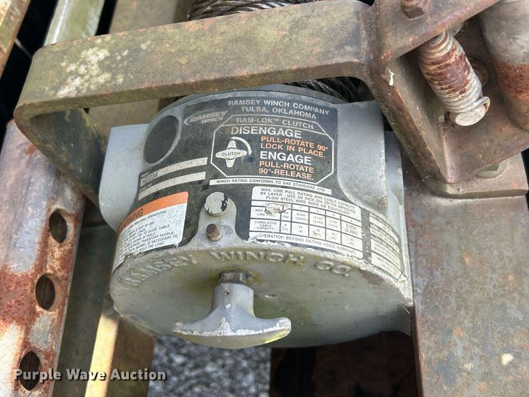 image for item EK8334 1993 Ford F450 Super Duty rollback truck