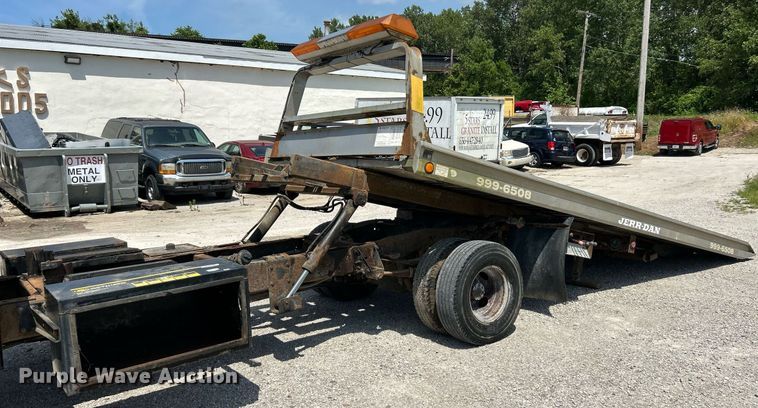 image for item EK8334 1993 Ford F450 Super Duty rollback truck