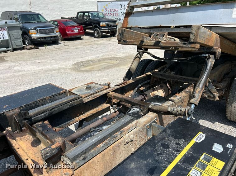 image for item EK8334 1993 Ford F450 Super Duty rollback truck